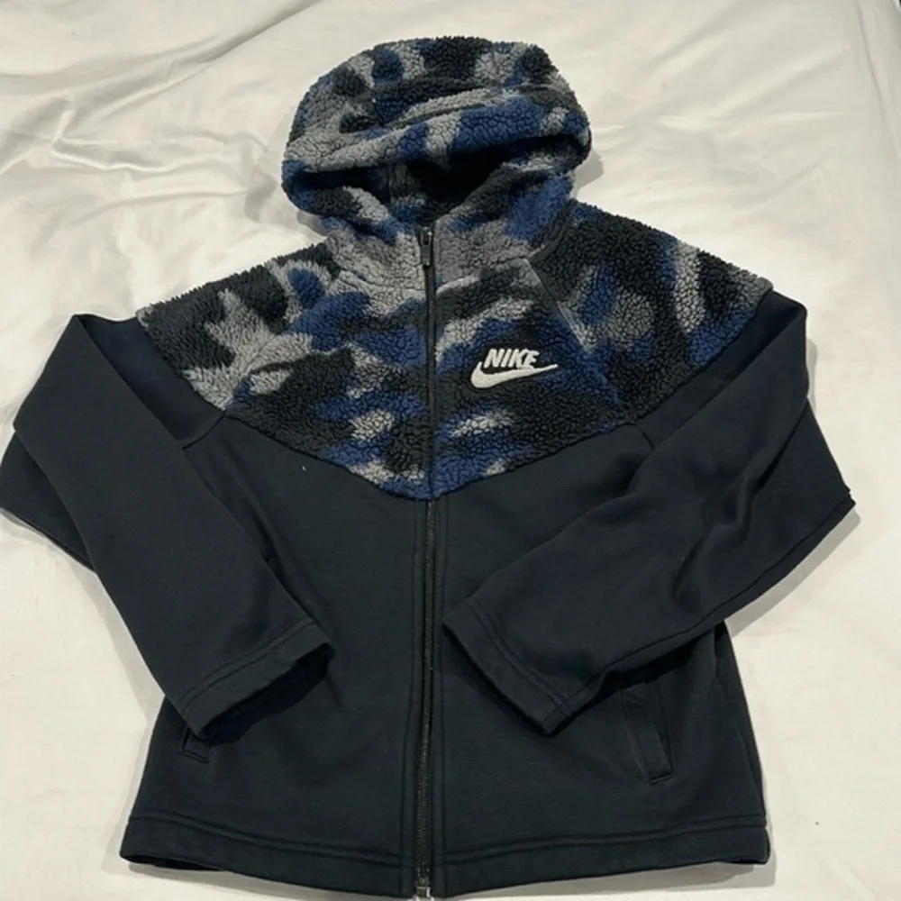 Nike hoodie small